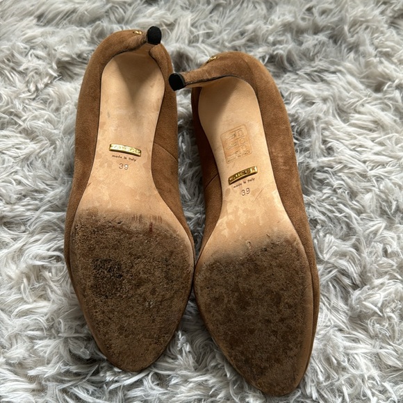 Gorgeous Brown Suede Gucci Heels - Picture 2 of 4